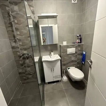 Flora Apartment *